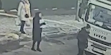 Втрата свідомості після сильного удару: в Києві чоловік став жертвою нападу