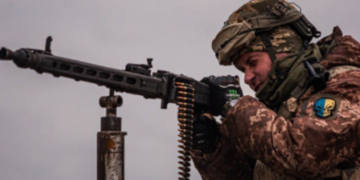 Небезпечні об’єкти рф летять над водоймою Київщини: яка ситуація в небі