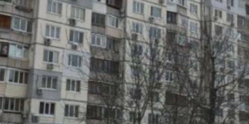 Два тижні без їжі та догляду: в Києві травмована дитина опинилась в нелюдських умовах