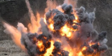 Постріли і сильне задимлення поблизу Києва: КМВА застерігає про небезпеку, – ФОТО