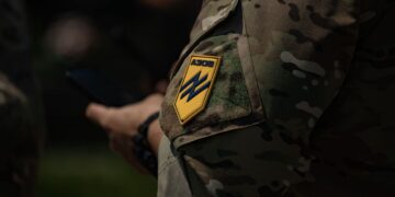 “Азов” посилюється політиками світового масштабу: до лав бригади встав британський ексдепутат