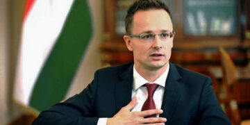 Україна бореться за себе, а не за Європу – Сійярто