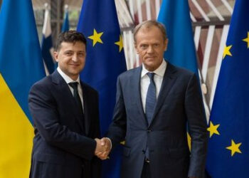 Дональд Туск анонсував візит до Києва на запрошення Зеленського