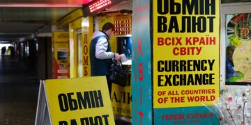 Банки та обмінники оновили курс валют на 23 лютого: скільки коштують 100 доларів сьогодні