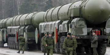 Чому РФ б’є балістикою вдень та чим насправді небезпечний “Орєшнік”: розбір