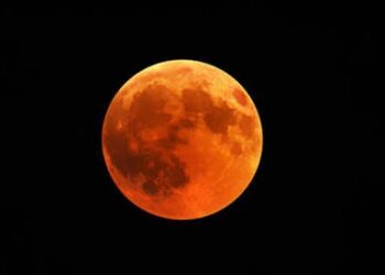 Космічний сигнал тривоги: червона повня та планети загрожують спокою киян