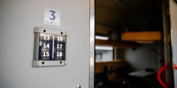 Затримки до години та автобуси замість поїздів – УЗ змінила рух 1 березня