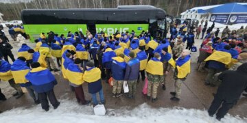 Зеленський повідомив про новий обмін – 200 українців повернулися додому, серед них захисники Маріуполя
