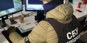 У Києві викрили масштабну схему підробки документів ЄС – до неї були залучені кол-центри
