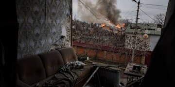 Авіабомби, артилерія та дрони стирають квартал за кварталом: у Генштабі показали, як рф руйнує Костянтинівку