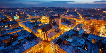 Російський безпілотник атакував Львів, є влучання