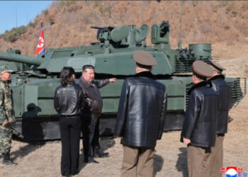 Кім Чен Ин показав танк із”абсолютним” захистом від дронів