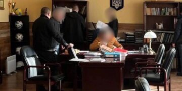 У Києві посадовців держінституту підозрюють у схемі ухилення від мобілізації та виправдовуванні збройної агресії рф