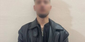 У Києві затримали іноземця за пограбування чоловіка біля ресторану в Печерському районі