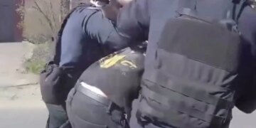 Стрілянина в Одесі: з’явилися кадри з бодікамер патрульних, які затримали озброєного чоловіка