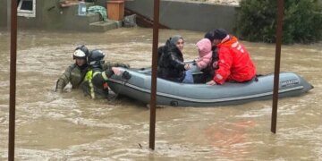 Повінь у Дагестані: сотні тисяч людей без світла, оголошено надзвичайний стан