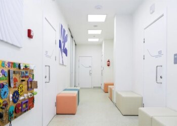 У Києві педіатр приватної клініки відмовилася спілкуватися з маленьким пацієнтом українською