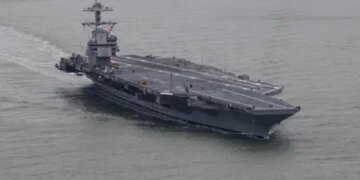 На борту флагманського авіаносця США сталася надзвичайна подія