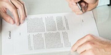 Зриви робіт і порожні майданчики: на Київщині анулюють договори з підрядниками