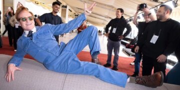 Конан О’Браєн розгорнув червону доріжку Оскара-2026 (фото)