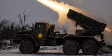 На фронті – 122 бойових зіткнення, ворог завдав 61 авіаудар