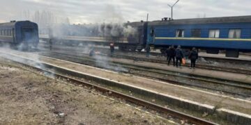 Росіяни знову атакували залізничну інфраструктуру – дрон влучив у порожній поїзд