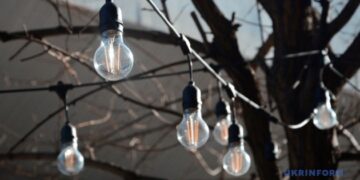 Графіки відключень світла у п’ятницю діятимуть в усіх регіонах України
