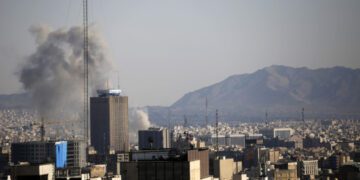 Ізраїль завдав ударів по Тегерану, в місті подекуди зникло світло