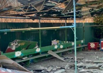 Загарбники вдарили безпілотником по дитсадку у Сумській громаді