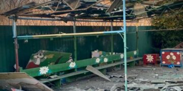 Загарбники вдарили безпілотником по дитсадку у Сумській громаді