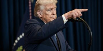 Трамп запропонував країнам, які відмовились брати участь в «обезголовленні» Ірану, захопити Ормузьку протоку