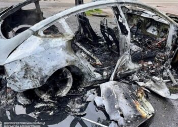 Росіяни вдарили дроном по Нікополю, 11 поранених, серед них дитина