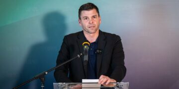 “Ця нафта наша”: угорці їдуть в Київ говорити про “Дружбу” і хочуть перевірити трубу