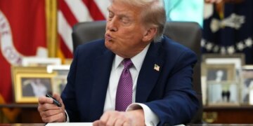 Трамп «перейменував» Ормузьку протоку на свою честь