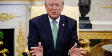 Ціни на пальне в США. Трамп тимчасово скасував 100-річний закон