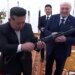 Лукашенко подарував Кім Чен Ину автомат «на випадок появи ворогів» (відео)