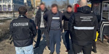 Виїзд за кордон під виглядом священника: поліція Києва викрила чергову схему для ухилянтів