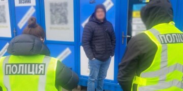 У Києві поліція викрила масштабну схему незаконної перереєстрації авто  (фото)