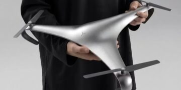 Дизайнер показав новий трироторний дрон