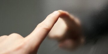 Вчені розгадали одну з головних таємниць людського дотику