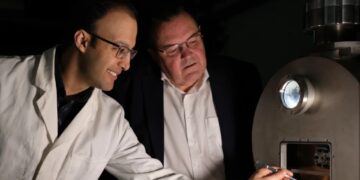 Вчені зібрали мотор із скла і це може змінити відомі принципи фізики