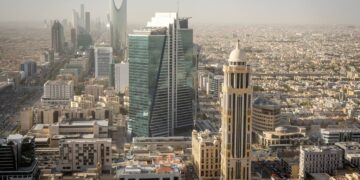 Відповідь на блокаду Ірану: Саудівська Аравія розгорнула перекачку нафти через пустелю