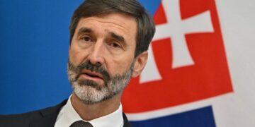 Словаччина хоче зняти санкції з двох російських олігархів