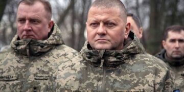 “Я від Залужного”: хто насправді оточує екс-главкома і чи має він таємний штаб