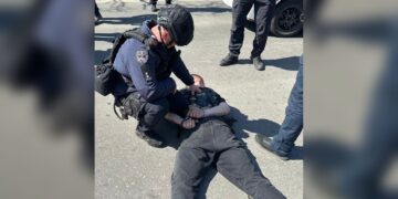 В Одесі чоловік зі зброєю і гранатою влаштував стрілянину посеред вулиці