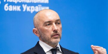 Скандал із затриманням інкасаторів: керівництво НБУ терміново вирушає до Будапешта