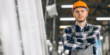 Ринок праці у Польщі: де українцям тепер легше знайти роботу, а де є загроза звільнення