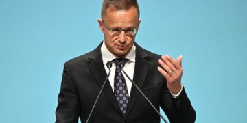 Сіярто звинуватив країни Балтії в тому, що вони “грають під дудку Зеленського”