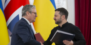 Стармер зустрівся з Зеленським у Лондоні та запевнив у підтримці України попри війну в Ірані