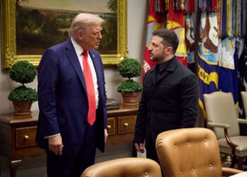 Зеленський хотів подарувати Трампу iPad з трансляцією війни, але той не прийшов, – FT